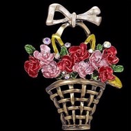 Broche - blomsterkurv med røde/lyserøde roser